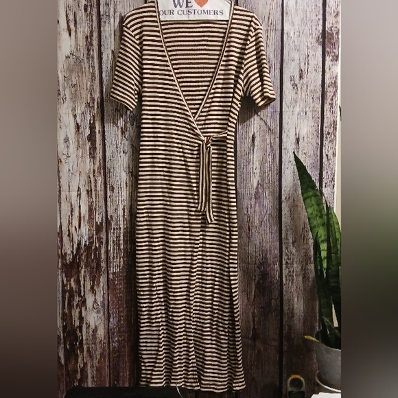 Dresses & Skirts - Sexy vintage knit wrap dress